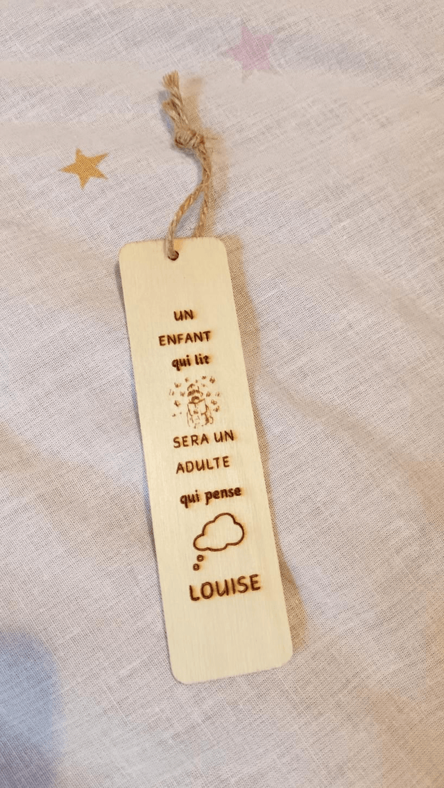 Marque page fille "Un enfant qui lit"